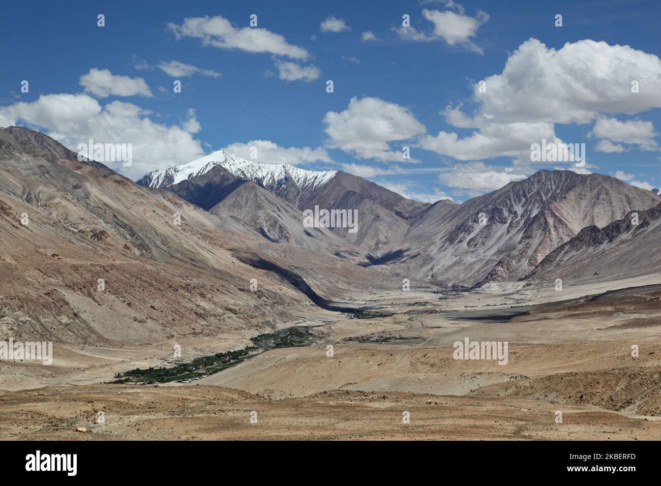 Himalayas landforms mountain hi-res stock photography and images - Alamy
