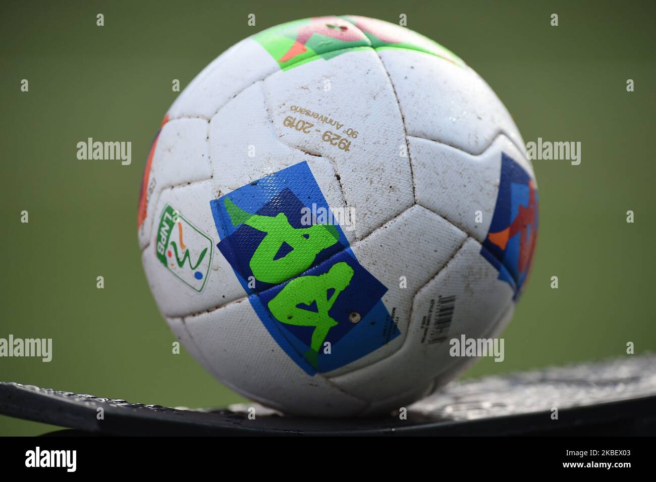 Pallone ufficiale serie a immagini e fotografie stock ad alta