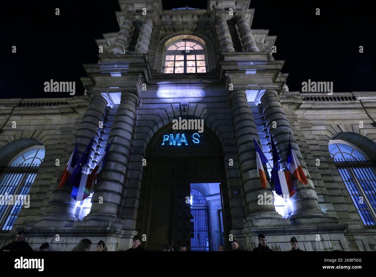 A laser writes the words « No to PMA » on the Sénat during a demonstration against 'medically-assisted procreation without a father' (PMA - Procreation Medicalement Assistee) in front of the Senat in Paris on January 22, 2020, as the debate on the Bioethics Bill began. The Senate began on January 21 the first reading of the bioethics bill, defended as a text of 'progress' by the government, but which emblematic measure, the opening of the medically-assisted procreation to all women, divides the right-wing Senate majority. (Photo by Michel Stoupak/NurPhoto) Stock Photo