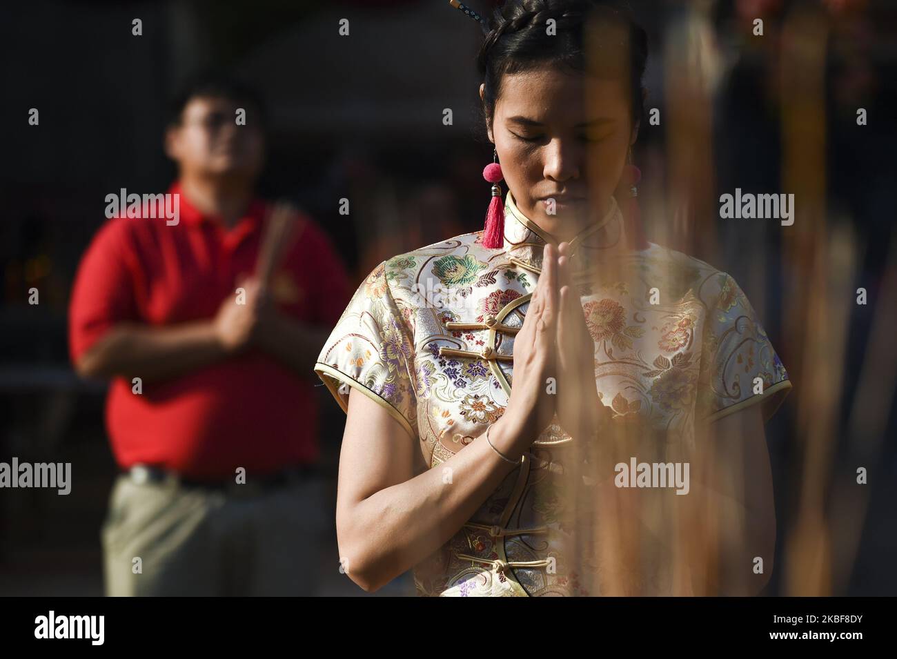 The ethnic Chinese Thai pray during the Lunar New Year celebrations at Wat Mangkon Kamalawat in Chinatown, Bangkok, 24 January, 2020. (Photo by Anusak Laowilas/NurPhoto) Stock Photo