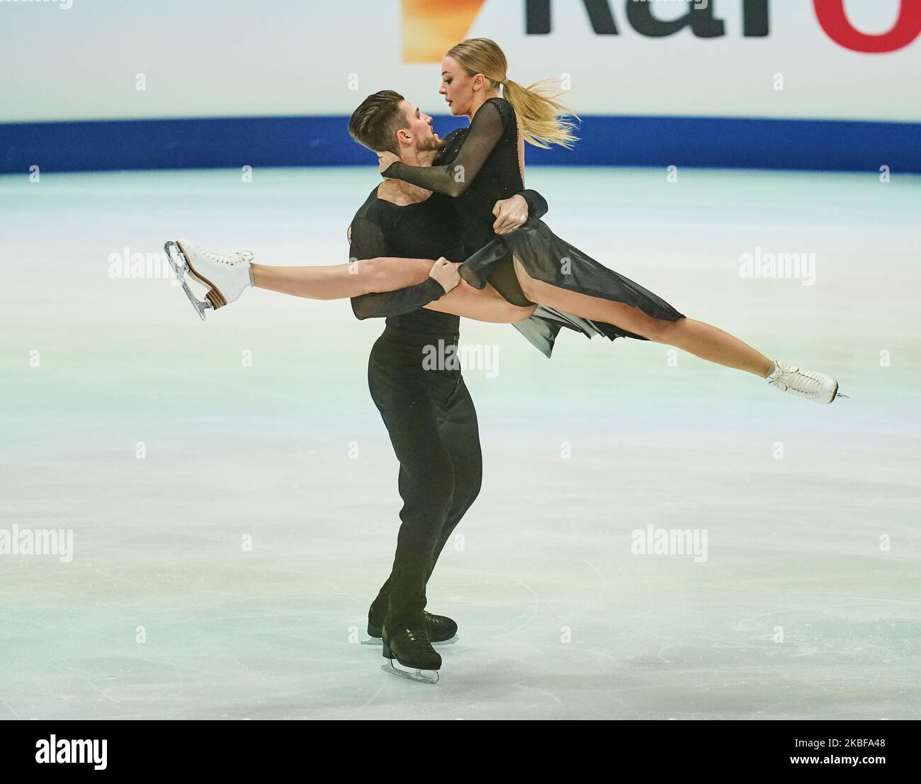 Виктория синицына и никита кацалапов. Золото чемпионата европы 2022 по фигурному катанию. Пары произвольная программа чемпионат мира. Кавагути смирнов спираль. Чемпионат европы по фигурному катанию 2022.