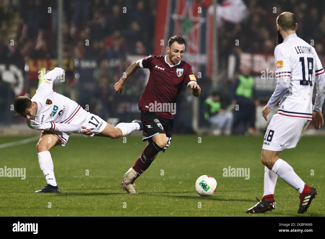 Cristiano Lombardi (US Salernitana) in action during the Italian Serie B football US Salernitana v Cosenza Calcio - Serie B at stadium Arechi on January 25, 2020 in Salerno, Italy.(Photo by Paolo Manzo/NurPhoto) Stock Photo