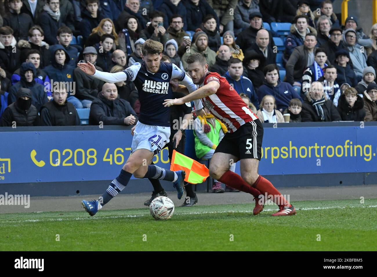 Connor Mahoney of Millwall and Jack O'Connell of Sheffield United in action during the FA Cup Fourth Round match between Millwall and Sheffield United at The Den on January 25, 2020 in London, England. (Photo by MI News/NurPhoto) Stock Photo