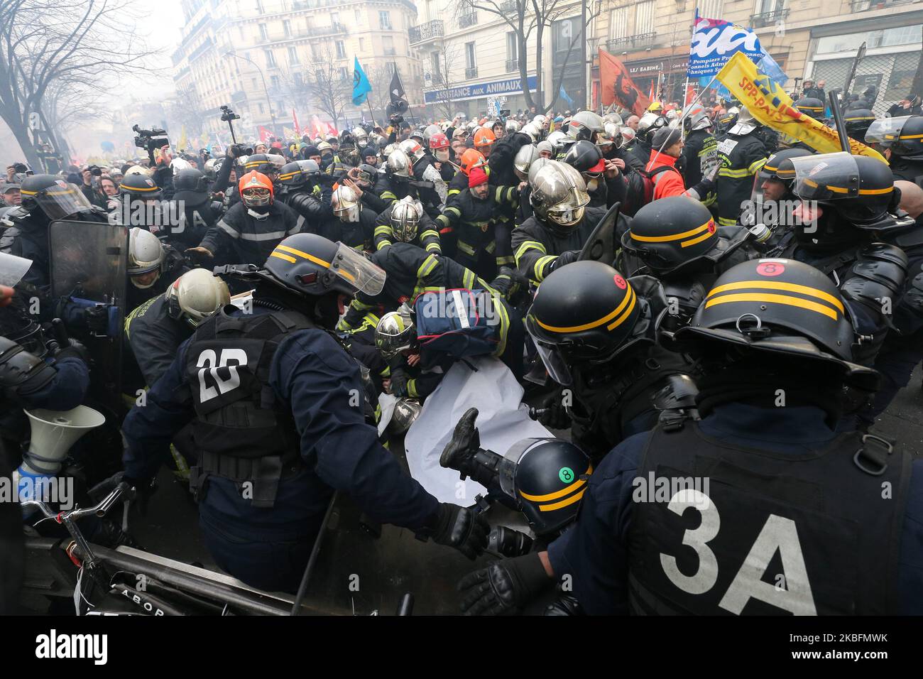 French police clash with firefighters protesting against French government's plan to overhaul the country's retirement system in Paris, on January 28, 2020. (Photo by Michel Stoupak/NurPhoto) Stock Photo