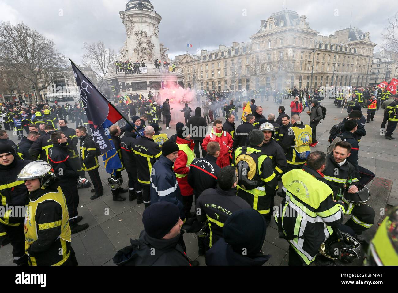 Firefighters gather at Republic Square as they take part in a demonstration to protest against French government's plan to overhaul the country's retirement system in Paris, on January 28, 2020. (Photo by Michel Stoupak/NurPhoto) Stock Photo