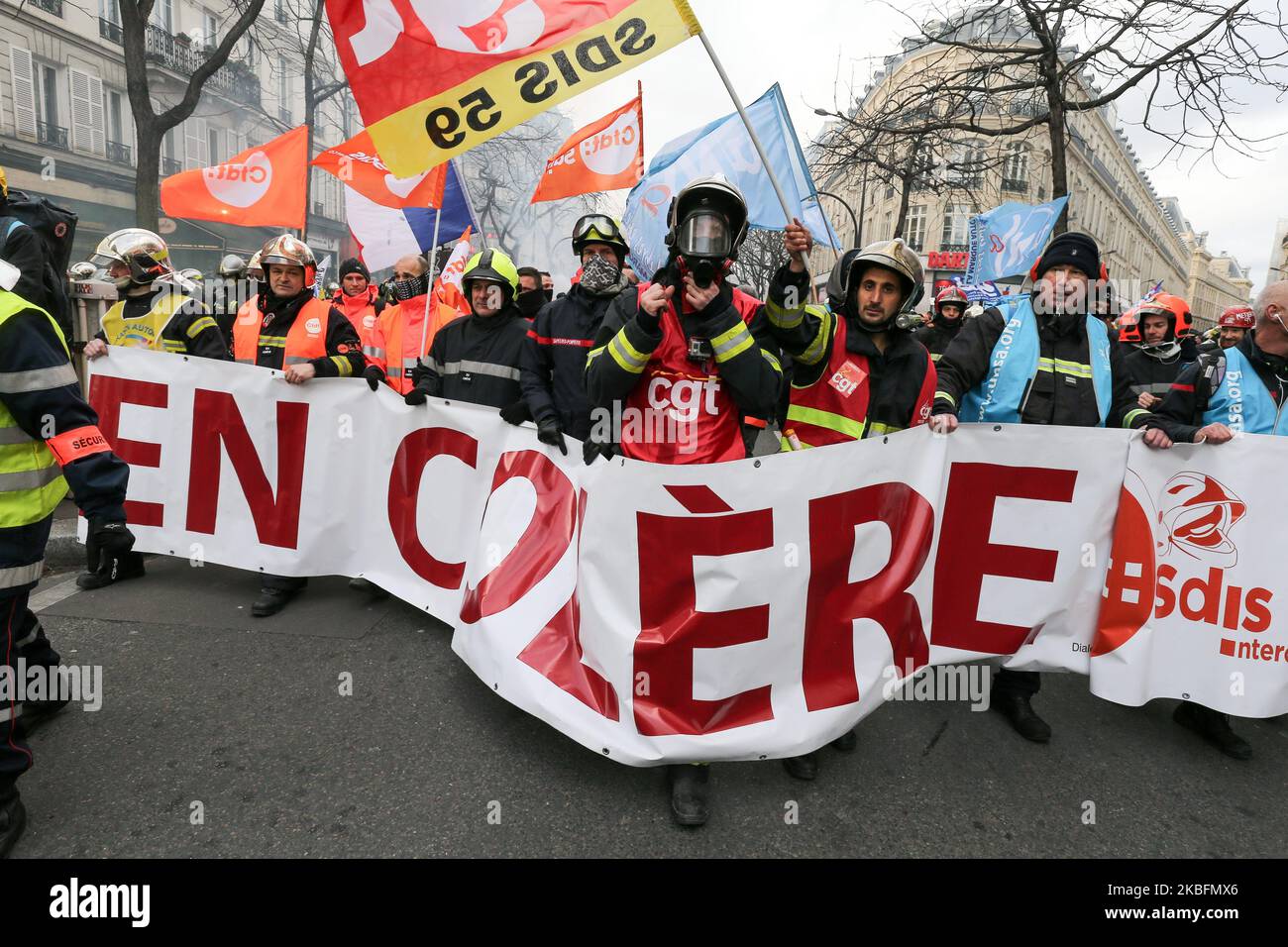 Firefighters march behind a banner reading « Angry firefighters » during a demonstration to protest against French government's plan to overhaul the country's retirement system in Paris, on January 28, 2020. (Photo by Michel Stoupak/NurPhoto) Stock Photo