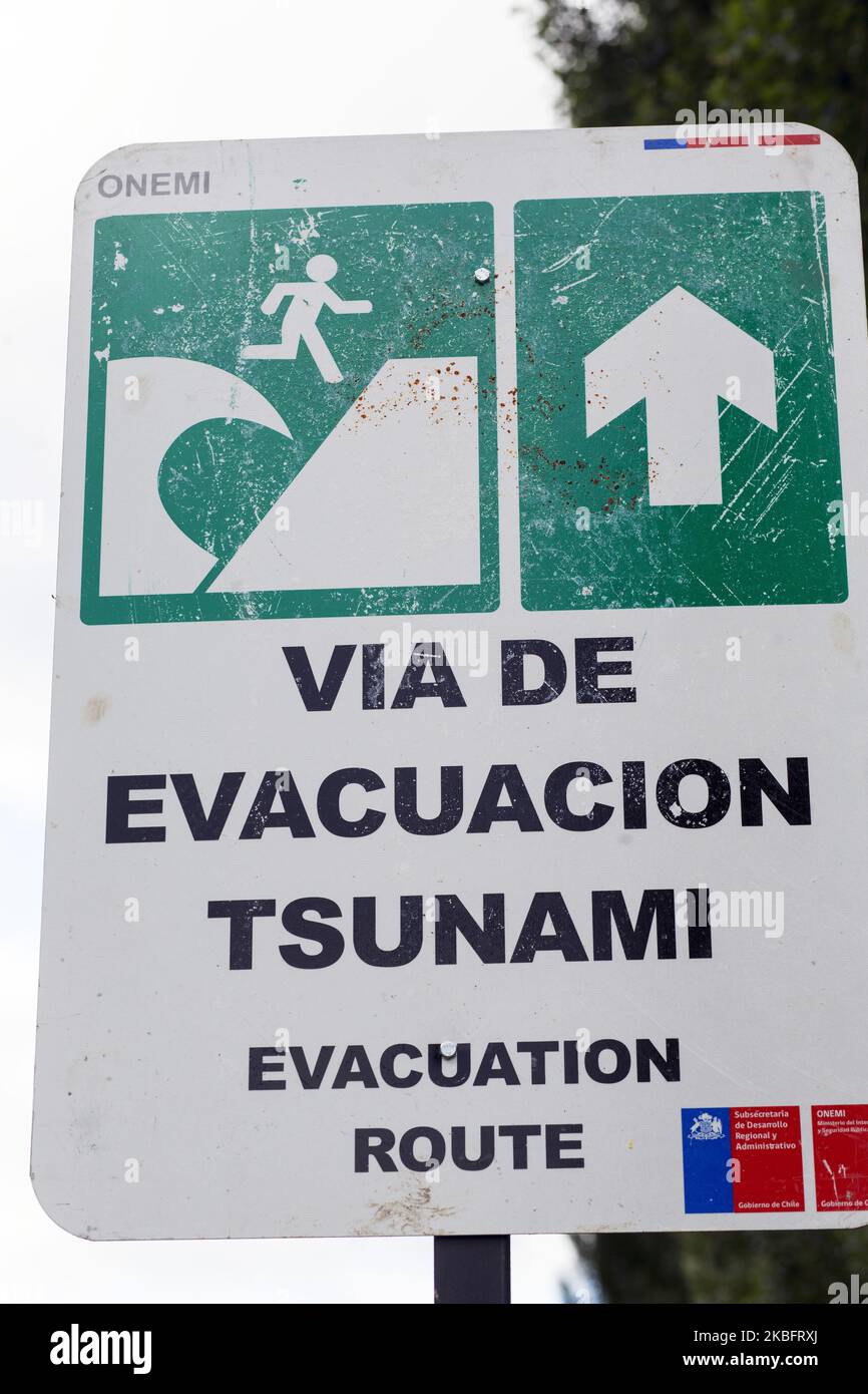 Signage with Evacuation route in case of tsunami pictured in Puerto Aisen (Aysen), Patagonia, Chile on 17 December, 2017. Puerto Aisén is a small city in Chile located in the Aysen del General Carlos Ibanez del Campo Region, 4 kilometres above the top of Aisen Fjord in the country's extreme south. The main tourist attraction which is approachable from Puerto Aisen is Lagoon San Rafael with its wonderful icebergs. (Photo by Krystof Kriz/NurPhoto) Stock Photo