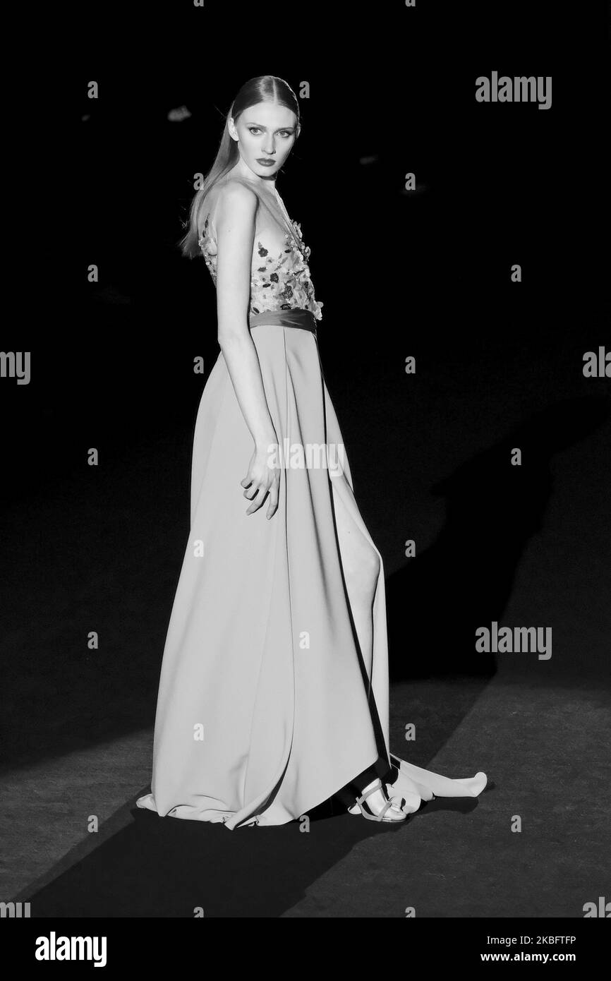 Female celebrity fashion Black and White Stock Photos & Images - Alamy