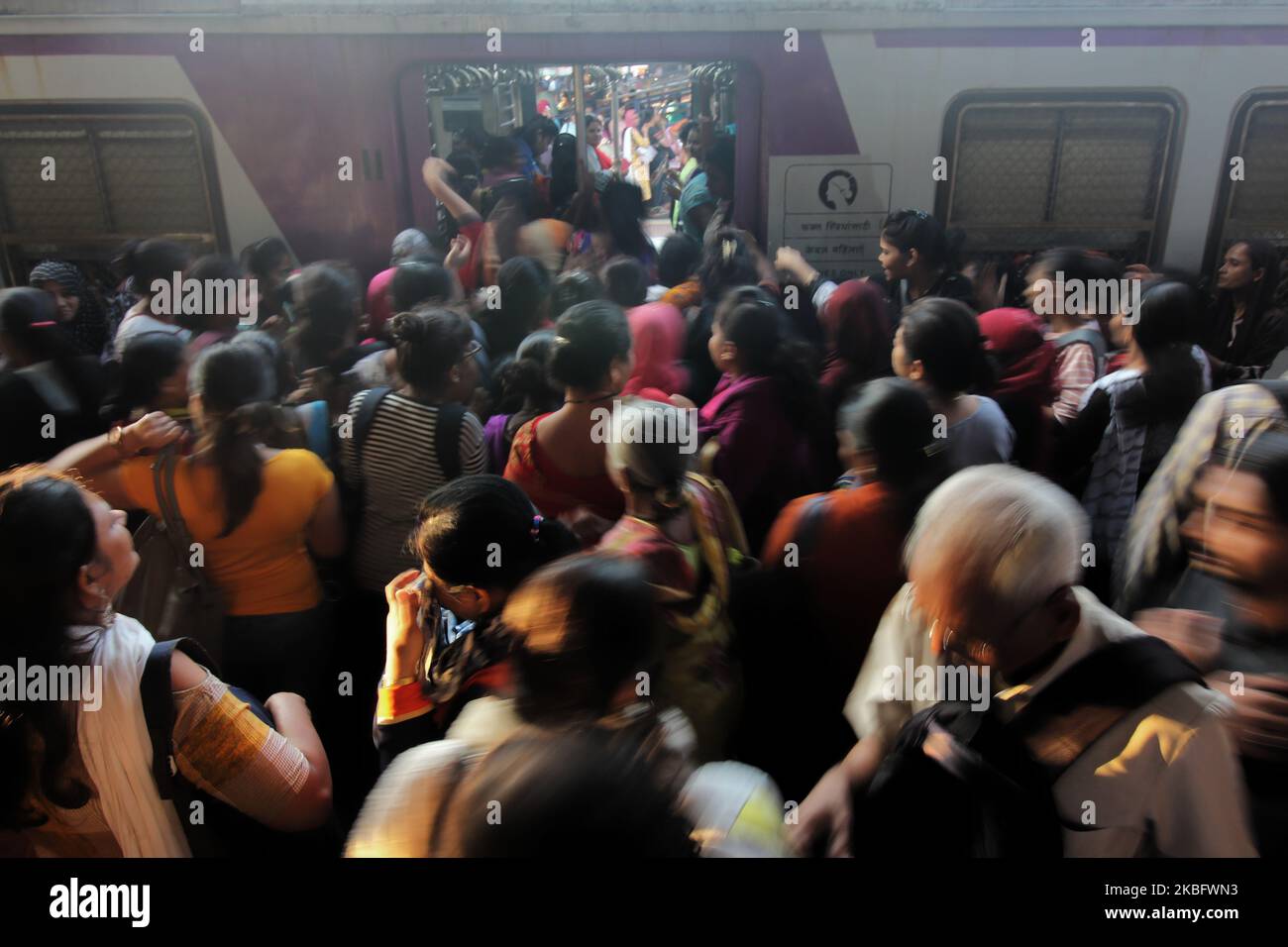 Commuters try to get onto an overcrowded train at a railway station in Mumbai, India on 31 January 2020. (Photo by Himanshu Bhatt/NurPhoto) Stock Photo