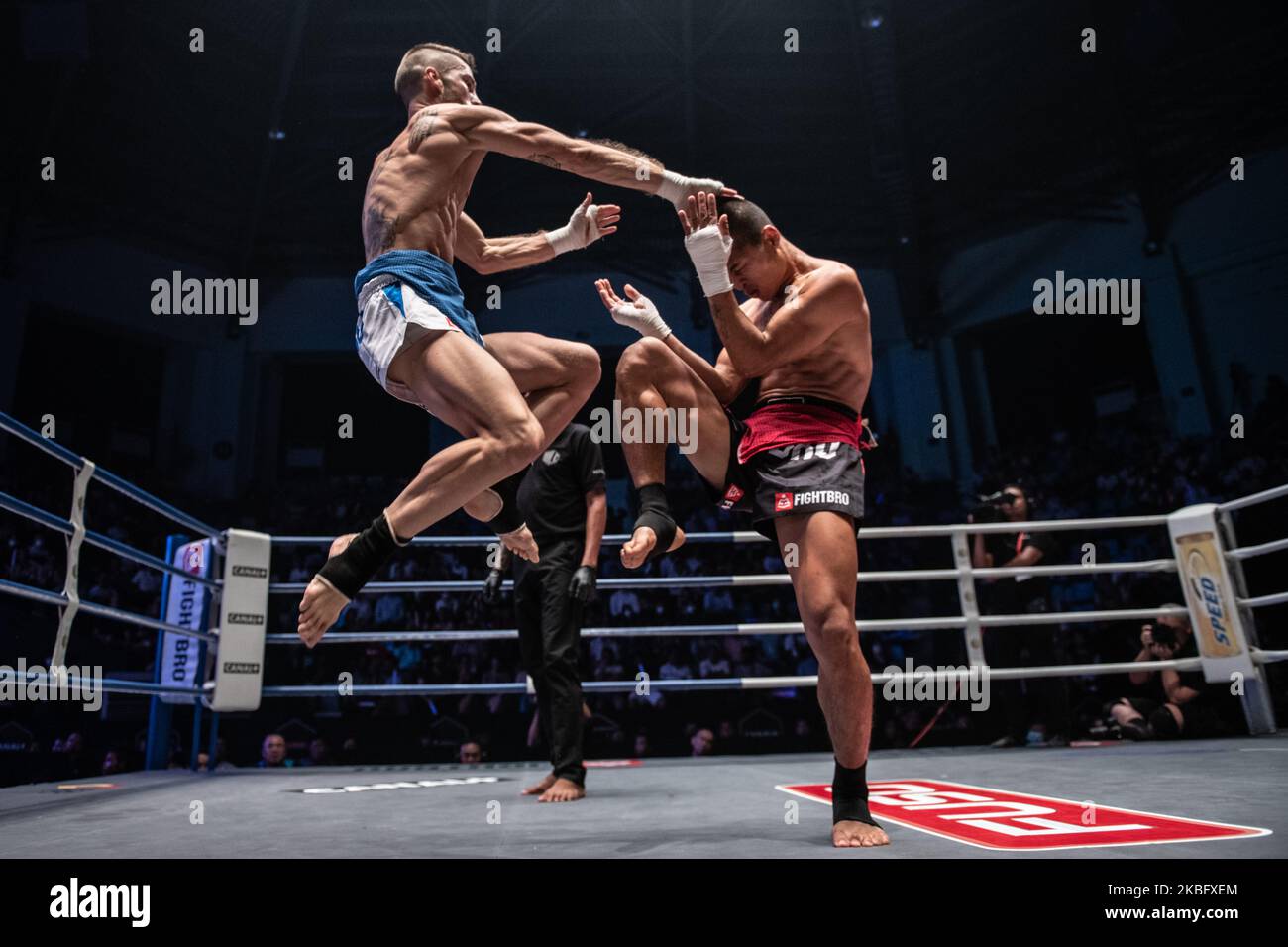 Saw Kaung Htet of Myanmar (L) fights against Samuel Toscano of Italy (R) in their welterweight bout during World Lethwei Championship in Yangon, Myanmar on January 31, 2020. (Photo by Shwe Paw Mya Tin/NurPhoto) Stock Photo