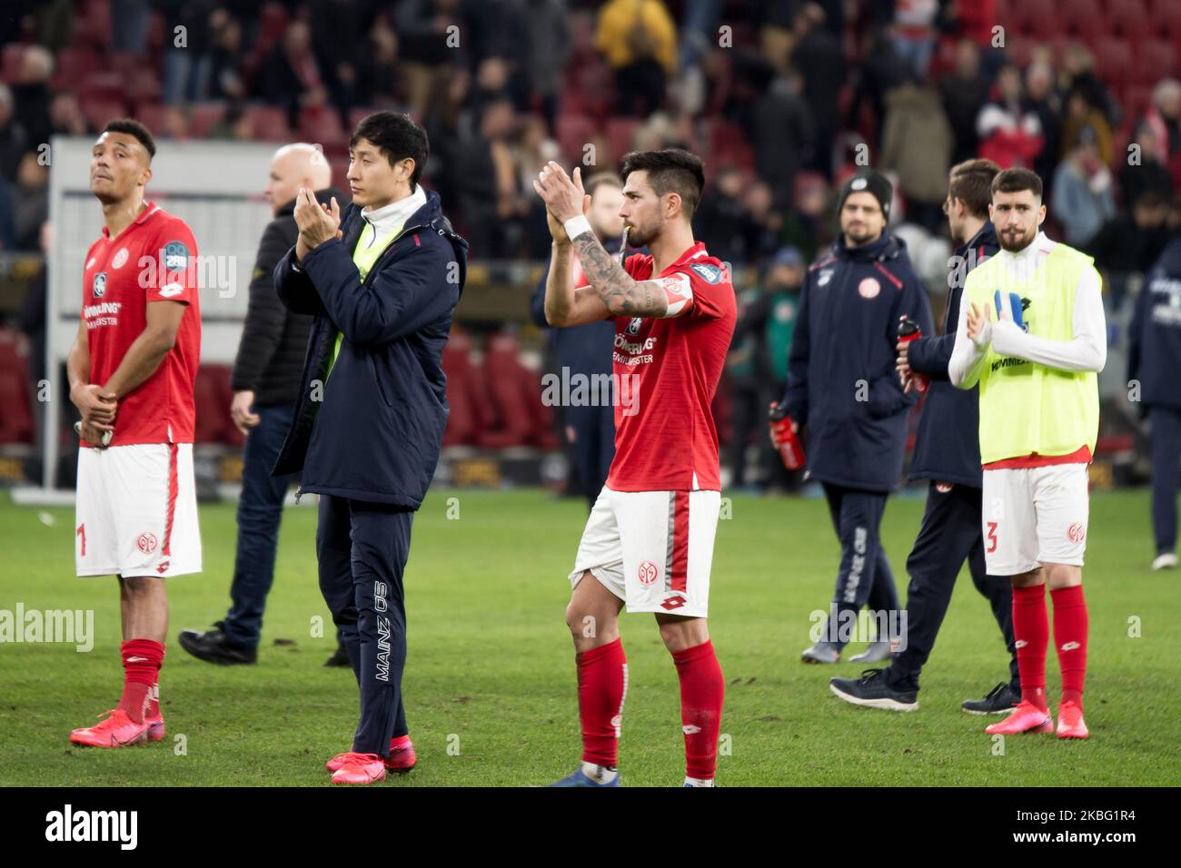 The players of Mainz looks dejected after loosing the 1. Bundesliga match between 1. FSV Mainz 05 and FC Bayern München at the Opel Arena on February 01, 2020 in Mainz, Germany. (Photo by Peter Niedung/NurPhoto) Stock Photo