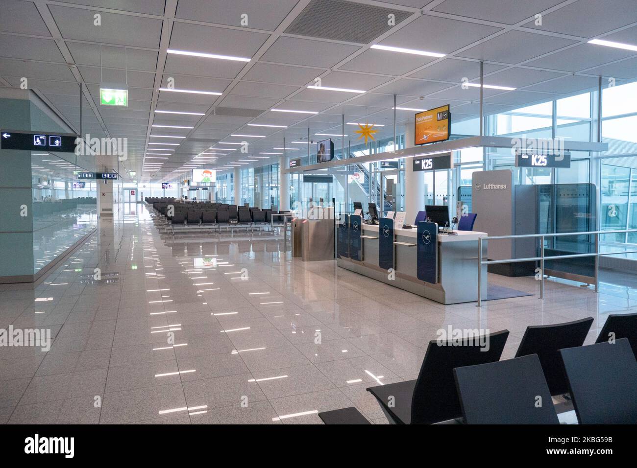 Interior of the Terminal 2 and K gates area of Munich Airport, Flughafen Munchen - Franz Josef Strauss - MUC EDDM international airport of the capital of Bavaria in Germany, the 8th busiest in Europe, handling 47,9 million passengers in 2019. The airport is a hub for Lufthansa. On 26 January 2020 in Munich, Germany. (Photo by Nicolas Economou/NurPhoto) Stock Photo