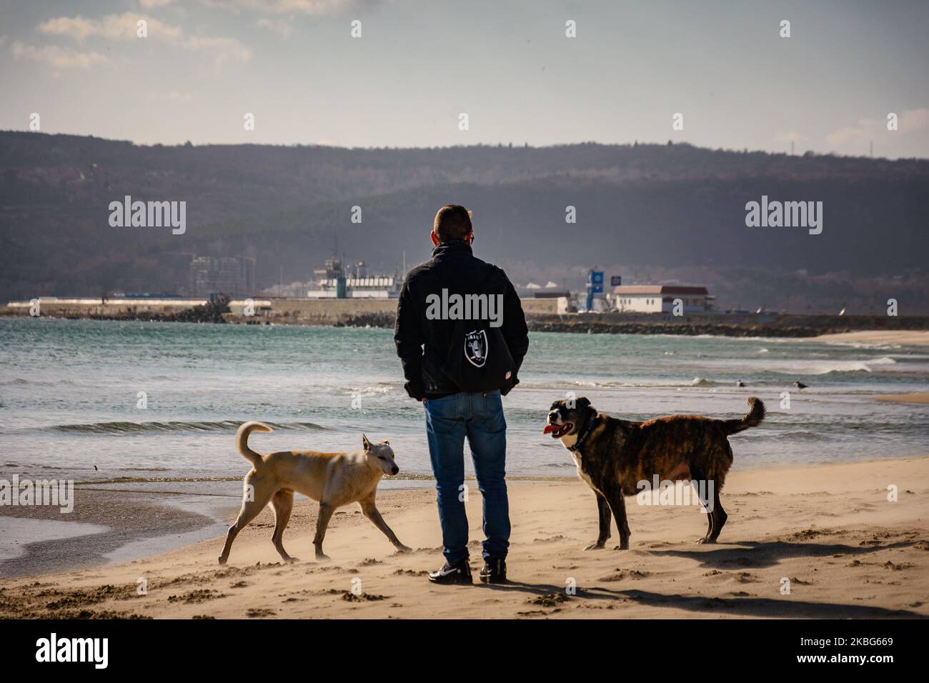 Bulgaria Winter High Temperature Record Broken Bulgarians enjoy themselves on a sunny winter day at the Varna beach, some 450 km to the East of the Bulgarian capital Sofia, on Feb. 3, 2020. Temperatures of the are expected to soar at 20 degrees in Celsius (68 in Fahrenheit). A more then 50 years' high temperature record was broken on Feb 2, as the temperature reached 19 degrees in Celsius (some 66 in Fahrenheit). The weather is supposed to be unusually warm for the next 3-4 days. (Photo by Petko Momchilov/Impact Press GroupNurPhoto) Stock Photo