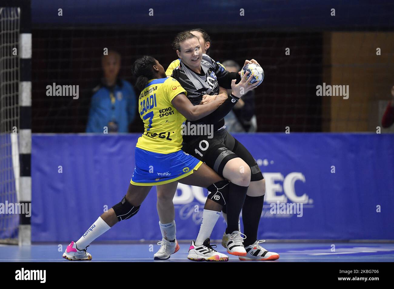 Dragana Cvijic of CSM Bucharest in action against Grace Zaadi of Metz Handball during Women's EHF Champions League match between CSM Bucharest and Metz Handbal in Bucharest, Romania, on 2 February 2020. (Photo by Alex Nicodim/NurPhoto) Stock Photo