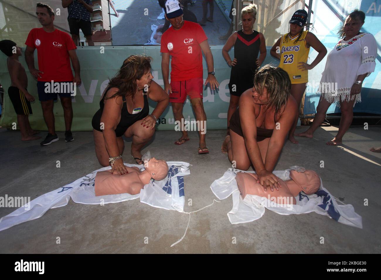 People practice a cardiac massage during the resuscitation training during a CPR and first aid training in San Bernardo, La Costa party, Argentina on January 24, 2020. (Photo by Carol Smiljan/NurPhoto) Stock Photo