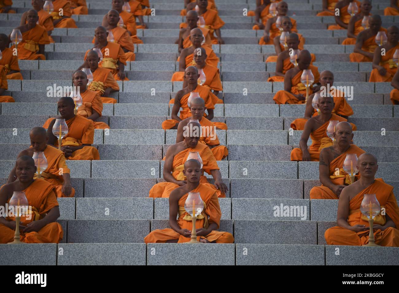 Thai Buddhist monks pray during Makha Bucha day celebrations at Wat Dhammakaya temple in Bangkok, Thailand, 08 February, 2020. (Photo by Anusak Laowilas/NurPhoto) Stock Photo