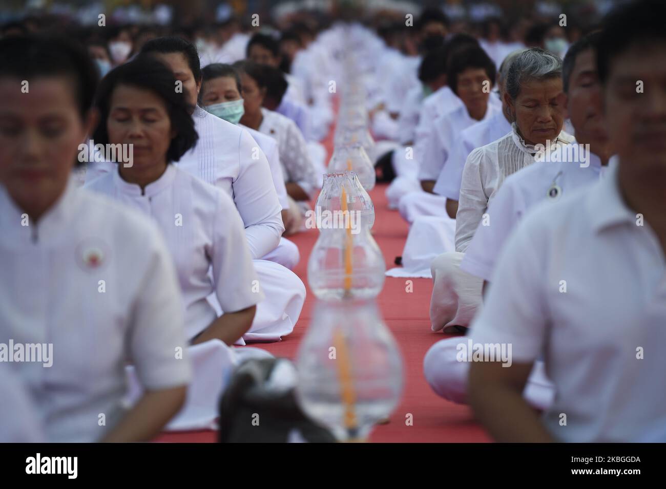 Buddhist devotees prayers on the occasion of the Makha Bucha day celebrations at Wat Dhammakaya temple in Bangkok, Thailand, 08 February, 2020. (Photo by Anusak Laowilas/NurPhoto) Stock Photo