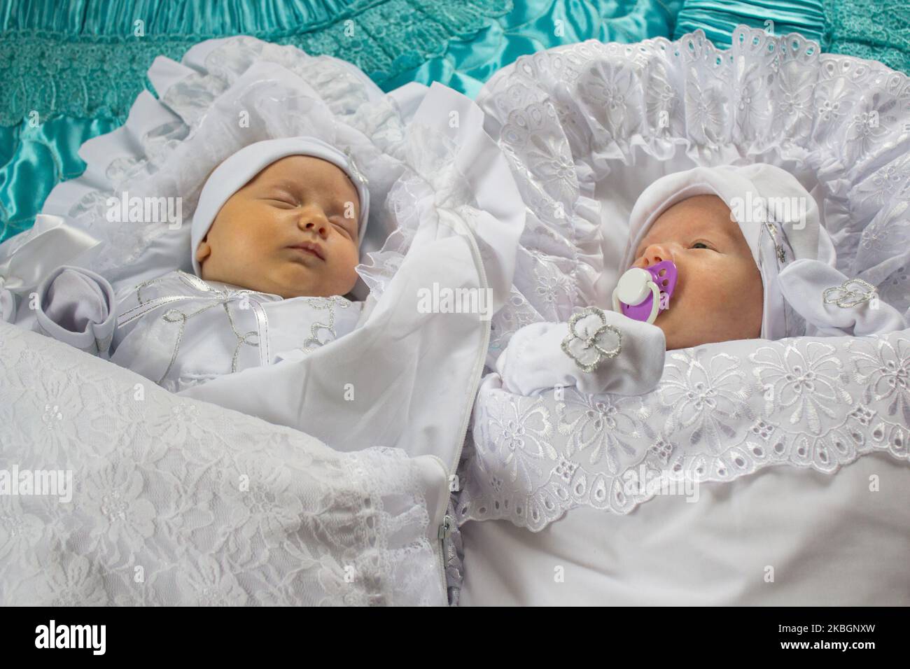 Twins baby hi-res stock photography and images - Page 2 - Alamy