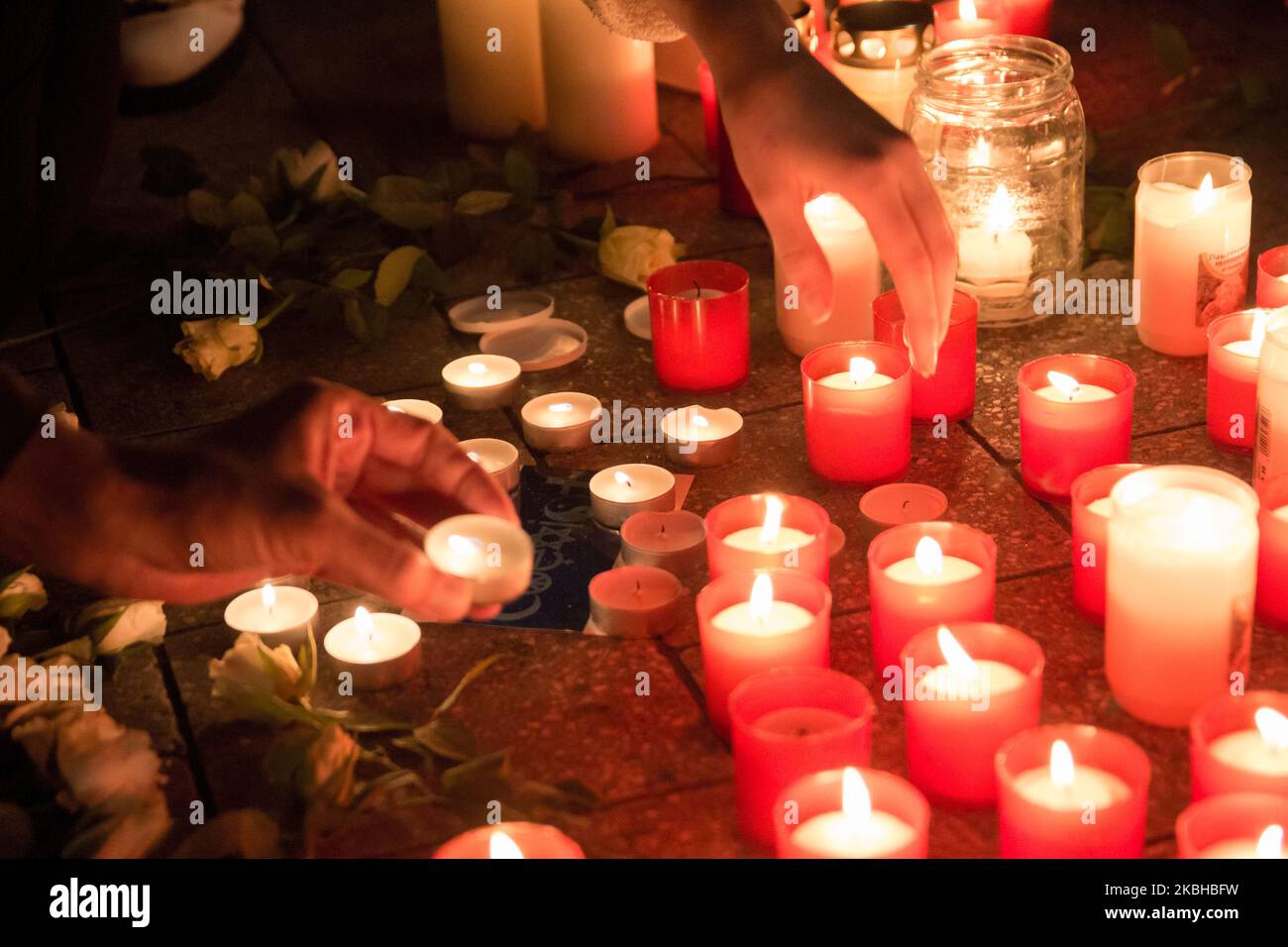 After the presumably racially motivated right-wing terrorist attack in Hanau, several hundred people remembered the victims in Hanover on 20 February 2020. Late Wednesday evening in the Hessian city, a presumably 43-year-old right-wing extremist killed nine people and injured six. The perpetrator then shot his mother and himself. (Photo by Peter Niedung/NurPhoto) Stock Photo