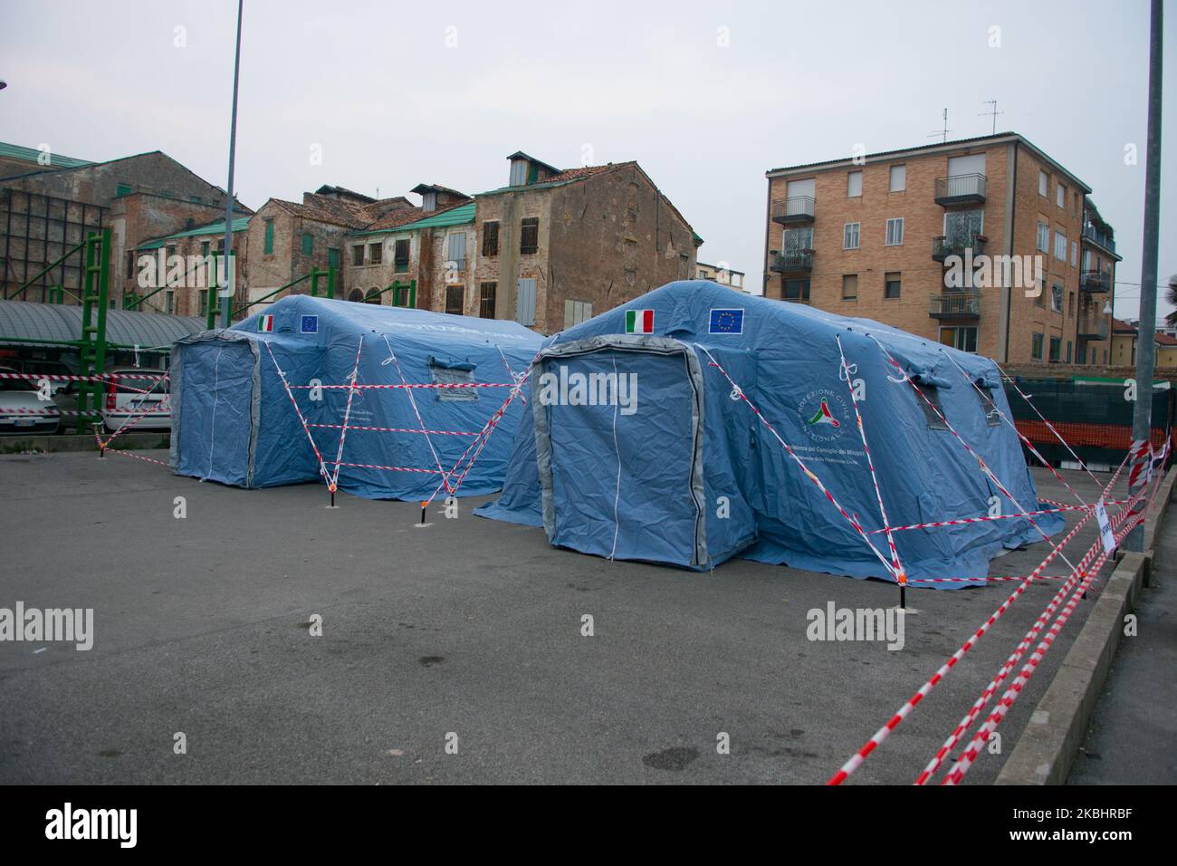 A view of tents near the Padua Hospital that will be used for patients hits by Coronavirus (Covid-19), in Padova, Italy, on February 24, 2020. The tents will be used for control swabs and checks on people who present themselves, with the aim of relieving, at least in part, the pressure on internal hospital structures, avoiding clogging up the emergency rooms and Infectious diseases for activities not directly related to their specificities. (Photo by Massimo Bertolini/NurPhoto) Stock Photo
