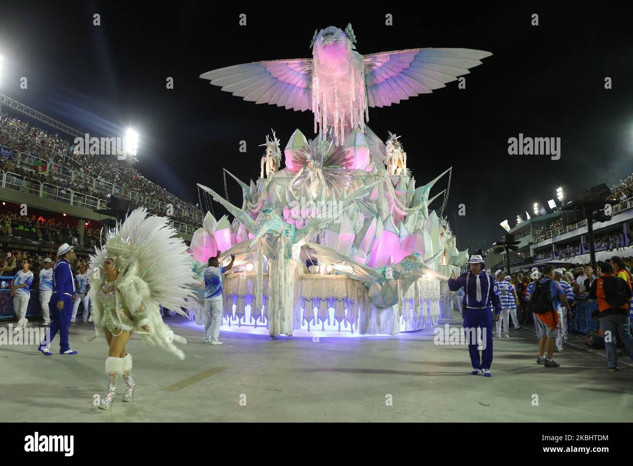 A member of School Beija Flor de Nilopolis samba school performs during ...