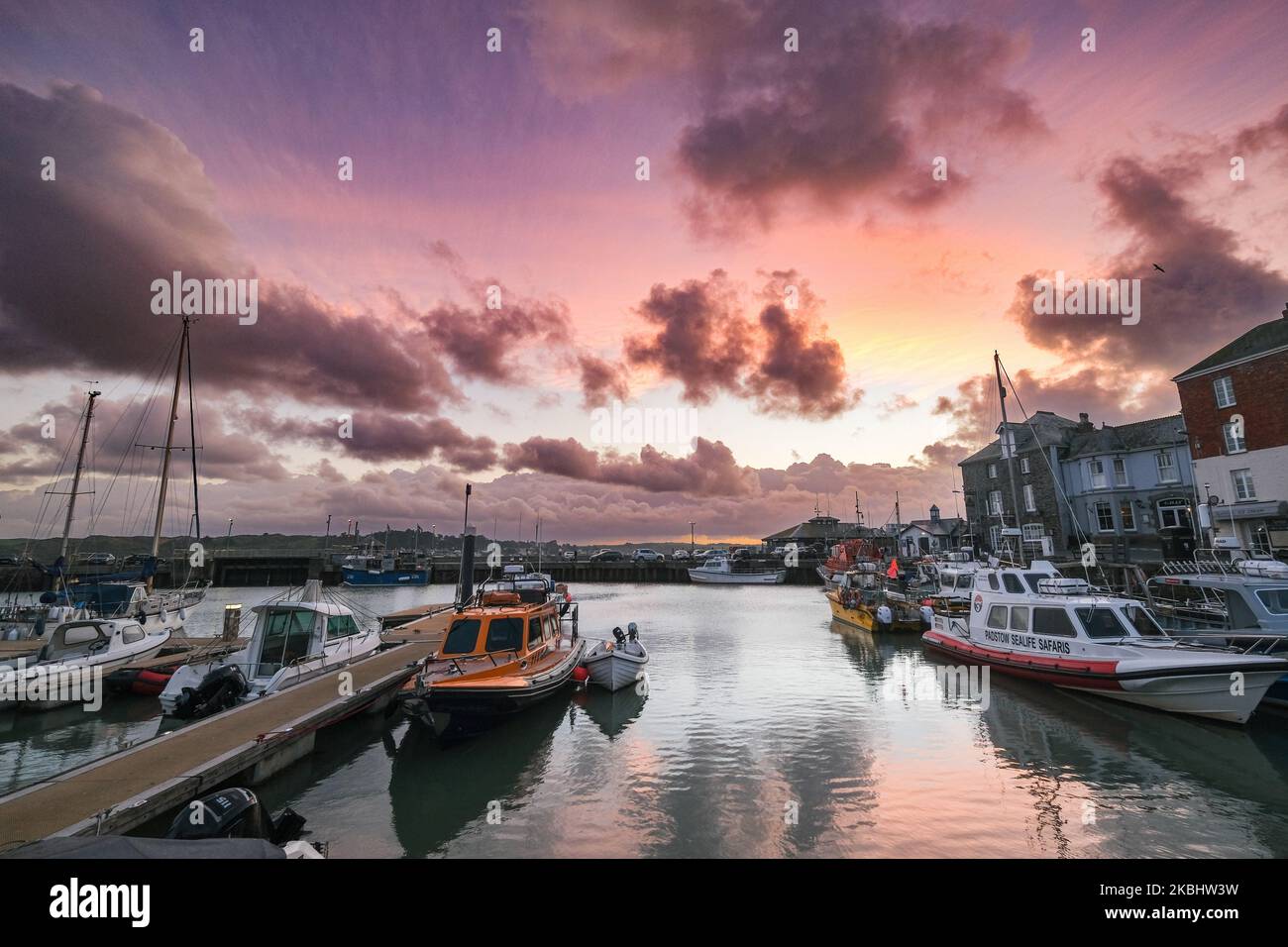 Padstow, Cornwall, UK. 4th November 2022. UK Weather. The recent heavy winds and rain eased off at sunrise this morning, for  a nice start to the day for visitors to Padstow. Credit Simon Maycock / Alamy Live News. Stock Photo