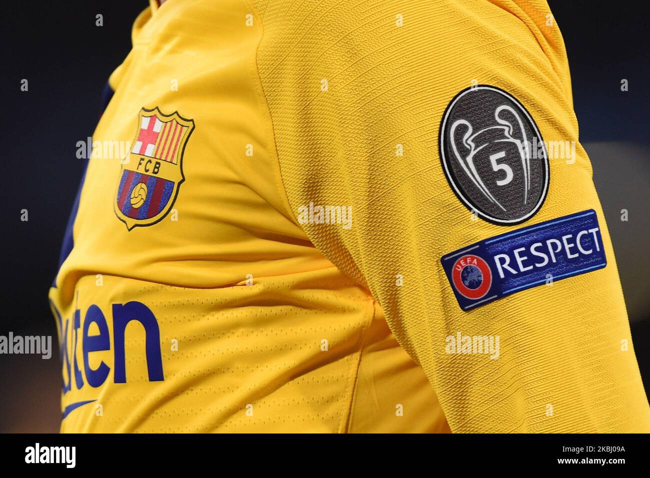 respect patch champions league on the FC Barcelona Shirt during the UEFA Champions  League round of 16 first leg match between SSC Napoli and FC Barcelona at  Stadio San Paolo Naples Italy