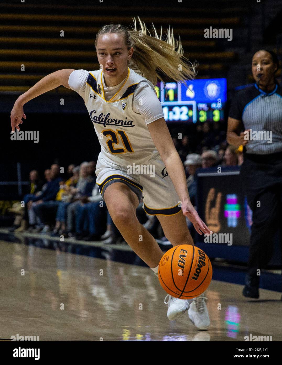 Hass Pavilion Berkeley Calif, USA. 03rd Nov, 2022. CA U.S.A. California guard Mia Mastrov (21