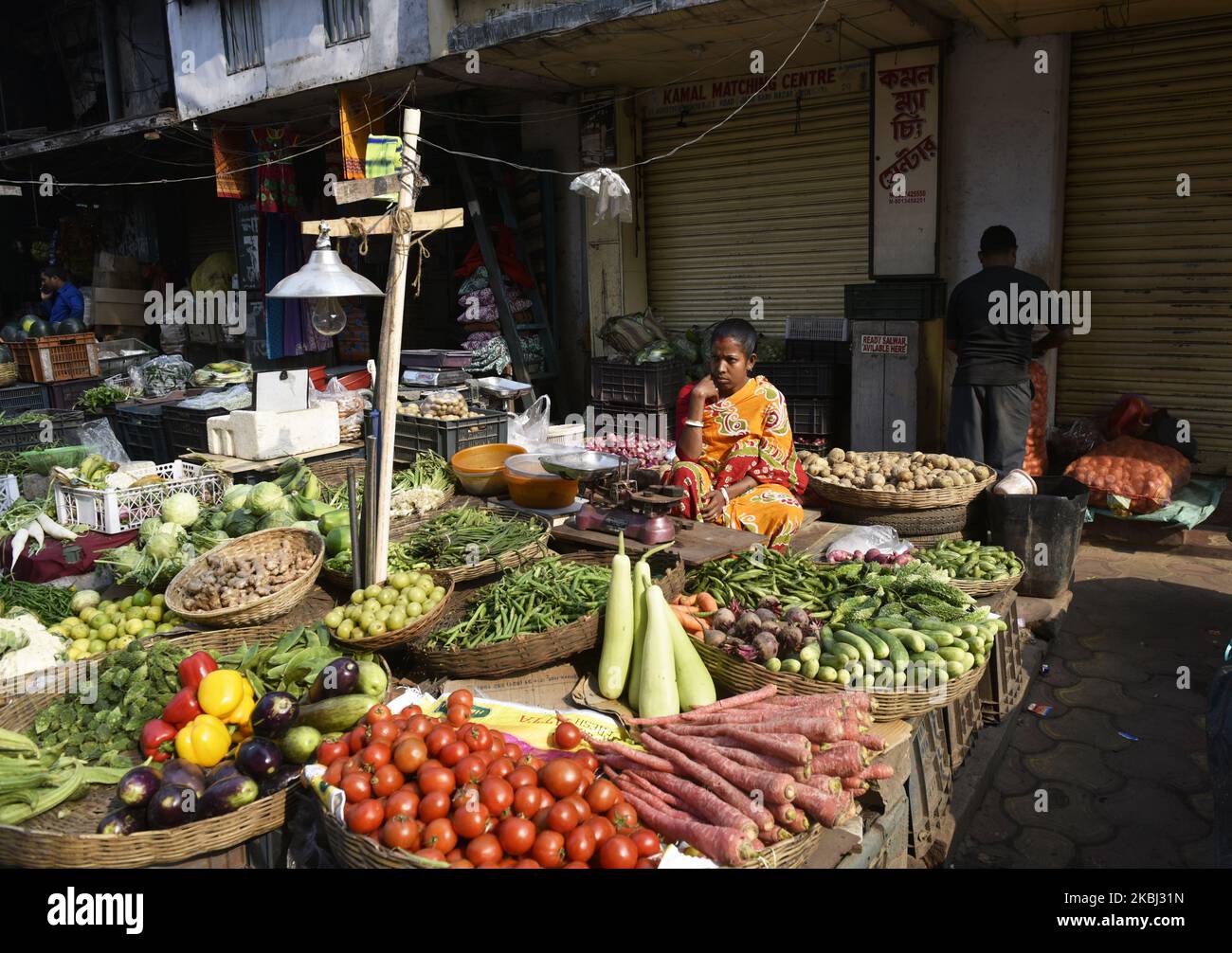 A wholesale vegetable market in Kolkata, India, 28 February, 2020. Having suffered its weakest expansion in over six years in the September quarter, India's economy probably fared slightly better in the December quarter, before suffering a relapse due to the impact of the Coronavirus globally according to an Indian media report. (Photo by Indranil Aditya/NurPhoto) Stock Photo