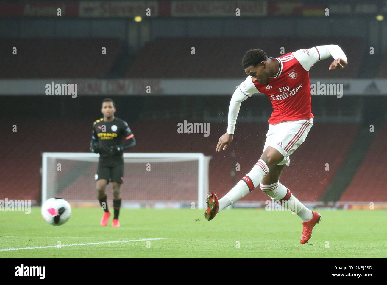 Zech Medley of Arsenal u23 crossing the ball during the Premier League 2 match between Arsenal Under 23 and Manchester City Under 23 at the Emirates Stadium, London on Saturday 29th February 2020. (Photo by Jacques Feeney/MINews/NurPhoto) Stock Photo