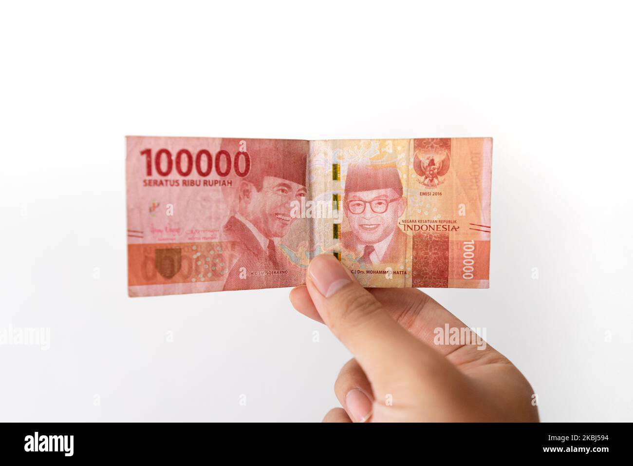 Semarang, Indonesia - November 4, 2022: A hand holds a 100,000 Rupiah money. Stock Photo