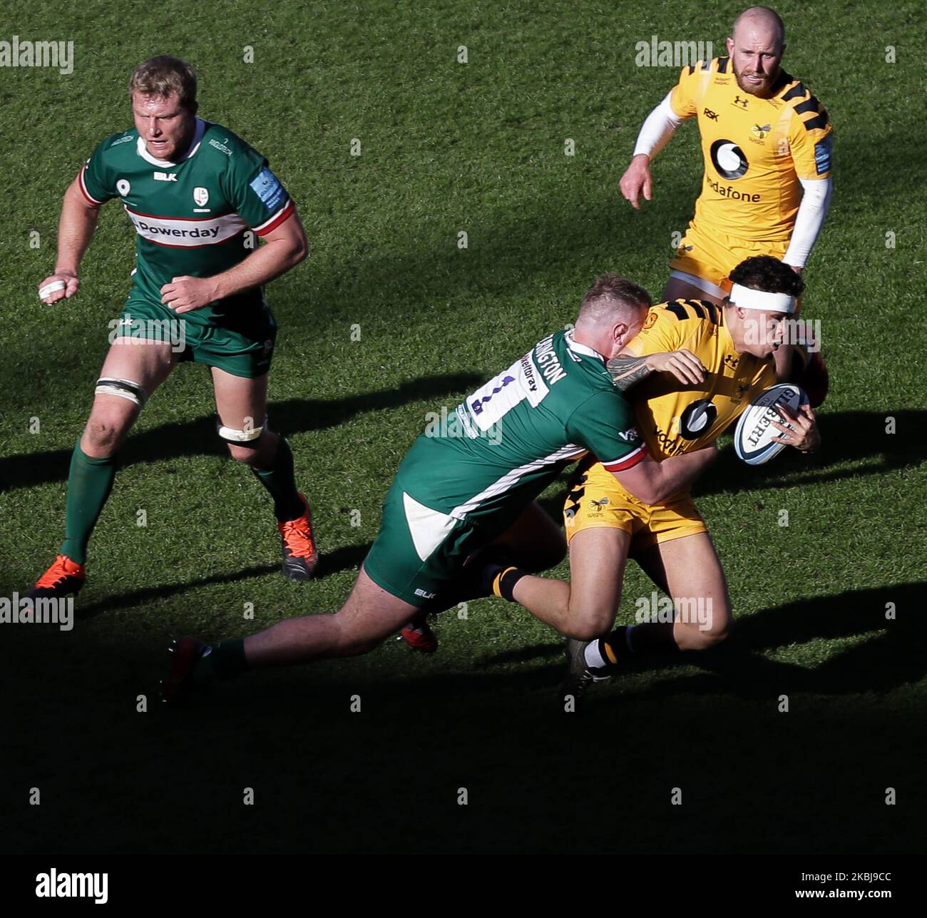 Will Rowlands of Wasps Rugby getting tackled by Harry Elrington of London Irish during the Gallagher Premiership match between London Irish and London Wasps at the Madejski Stadium, Reading on Sunday 1st March 2020. (Photo by Jacques Feeney/MI News/NurPhoto) Stock Photo