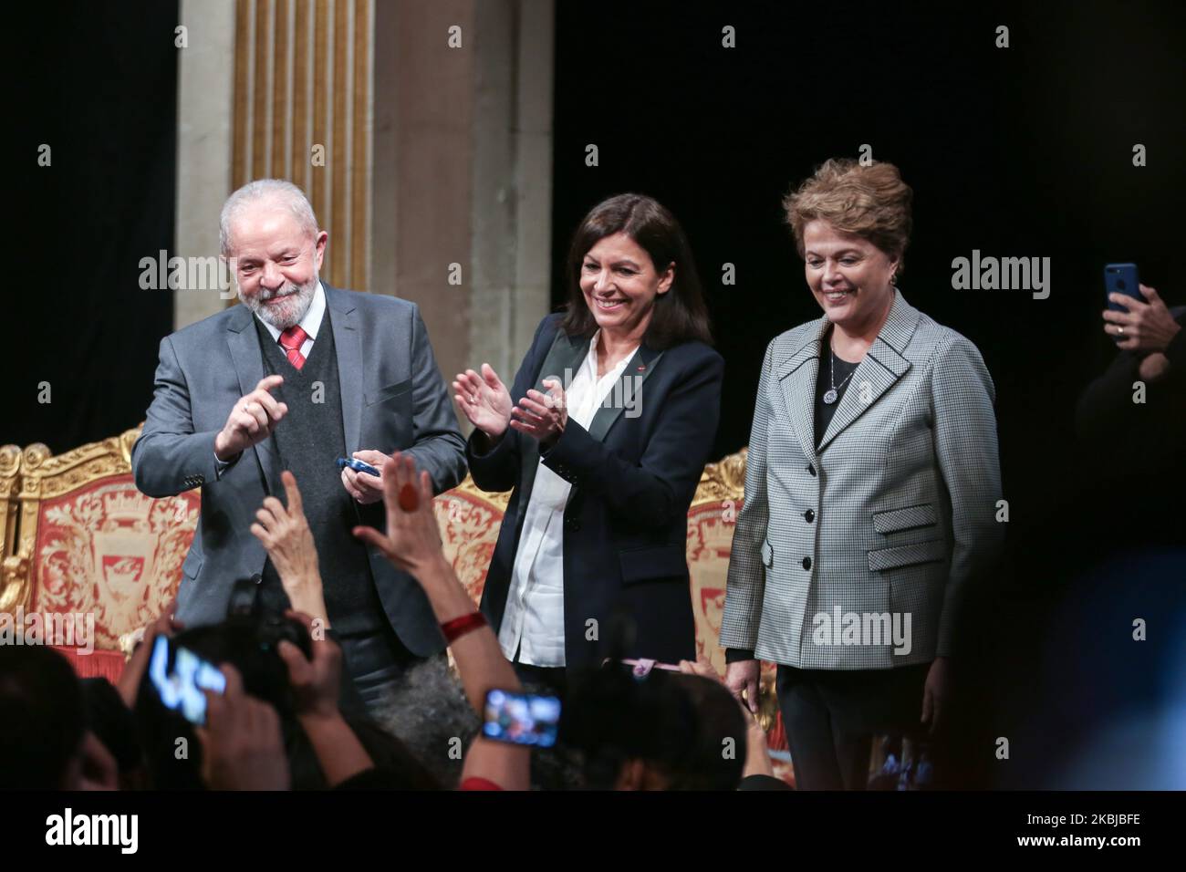 (Lto R) Former Brazilian president Luiz Inacio Lula da Silva, Paris Mayor and candidate for re-election Anne Hidalgo and Former Brazilian president Dilma Rousseff, salute the crowd as they take part in a ceremony at the City Hall of Paris, on March 2, 2020, during wich the President Lula da Silva was named honorary citizen of the city of Paris. (Photo by Michel Stoupak/NurPhoto) Stock Photo