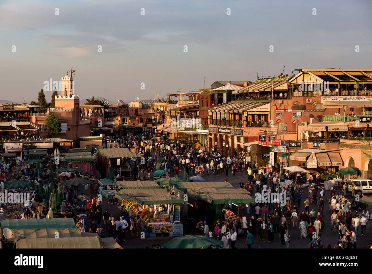 Marrakech, France, 19 October 2019. The atmosphere at sunset on Jemaa el-Fna square, from the cafe glacier terasse. (Photo by Emeric Fohlen/NurPhoto) Stock Photo