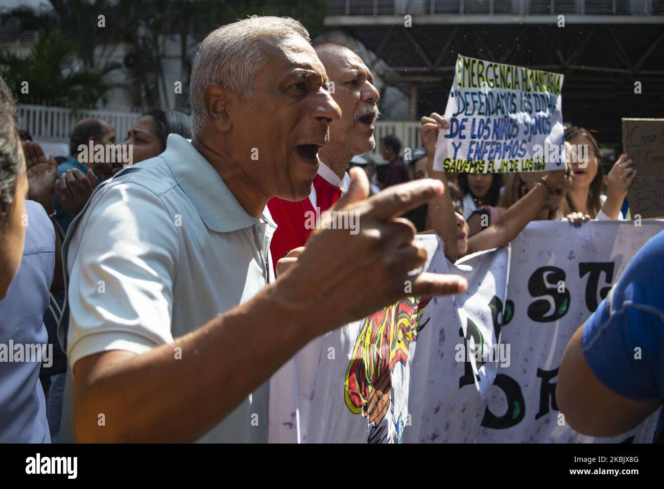 People protest for lack of supplies, medicines and water, outside the children JM de los Rios Hospital in Caracas, Venezuela, on March 12, 2020. (Photo by Jonathan Lanza/NurPhoto) Stock Photo