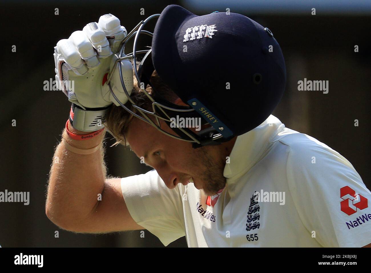 England cricket captain Joe Root removes the helmet as he leaves the field at the tea break during the first day of the 2nd Warm up cricket match between Sri Lanka's Board President's XI and England at P Sara Oval on March 12, 2020 in Colombo, Sri Lanka. (Photo by Tharaka Basnayaka/NurPhoto) Stock Photo