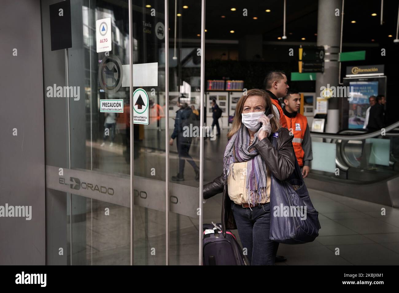 Travelers wearing face masks at Bogota's El Dorado airport in :Bogota, Colombia, on March 12, 2020. President of Colombia Ivan Duque has declared on Thursday 12th a health emergency to avoid the spread of the novel Coronavirus (COVID-19), the measures include a restriction on large gatherings larger than 500 people and prison visits, football matches will proceed behind closed doors, suspension of transit and disembarking cruise ships. (Photo by Diego Cuevas/NurPhoto) Stock Photo