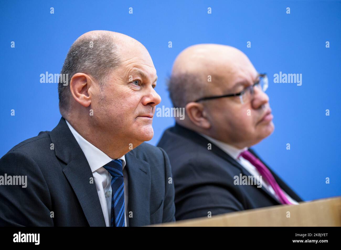 German Finance Minister Olaf Scholz (L) and German Economy Minister ...