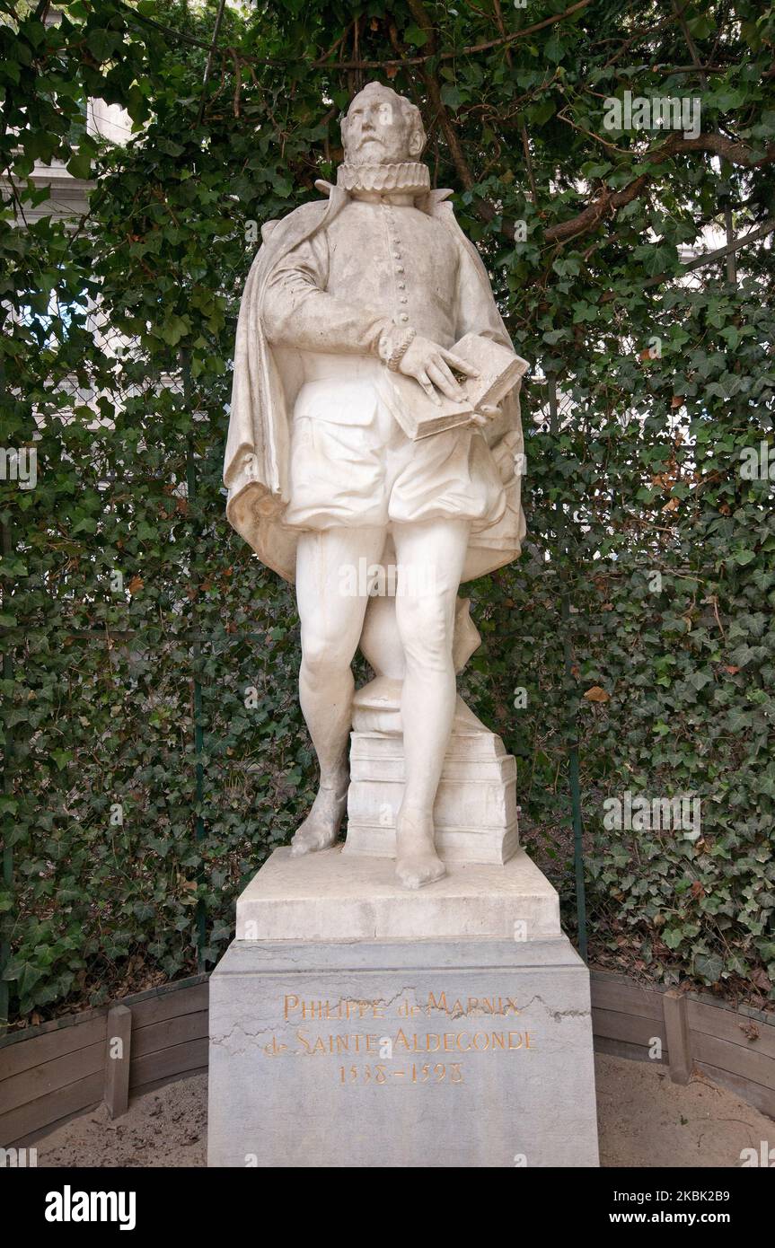 Statue of the writer and politician Philippe de Marnix de Sainte-Aldegonde (1538-1598), Place du Petit Sablon, Brussels, Belgium Stock Photo