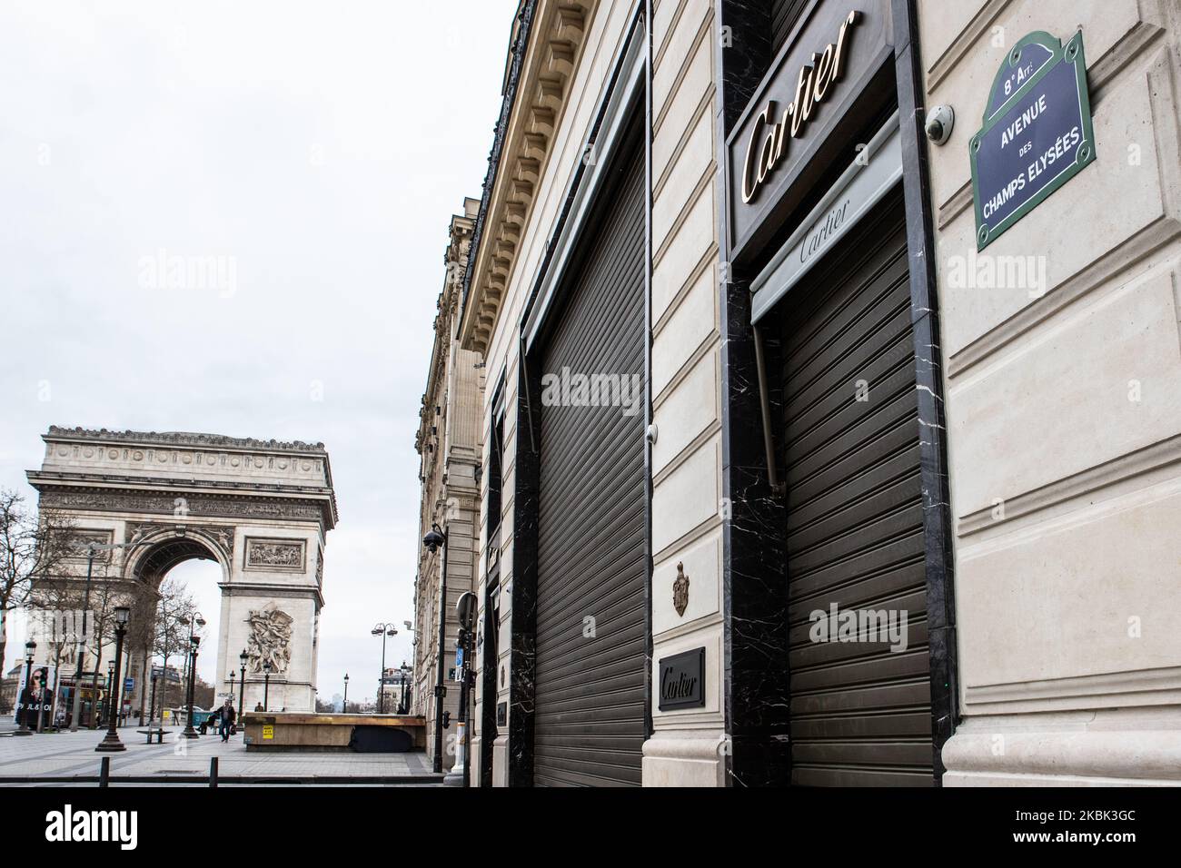 Stores closed on the Champs Elysees avenue on March 16, 2020 in Paris, France. France is waiting for the intervention of their president Emmanuel Macron tonight about a possible confinement, lock down, containment, of the french population against the propagation of the Coronavirus,(COVID-19). This morning in Paris the streets were almost empty, the store were closed, as the galeries Lafayette, Cartier, on the Champs Elysees avenue, and the restaurants, as Fouquet's restaurant. (Photo by Jerome Gilles/NurPhoto) Stock Photo