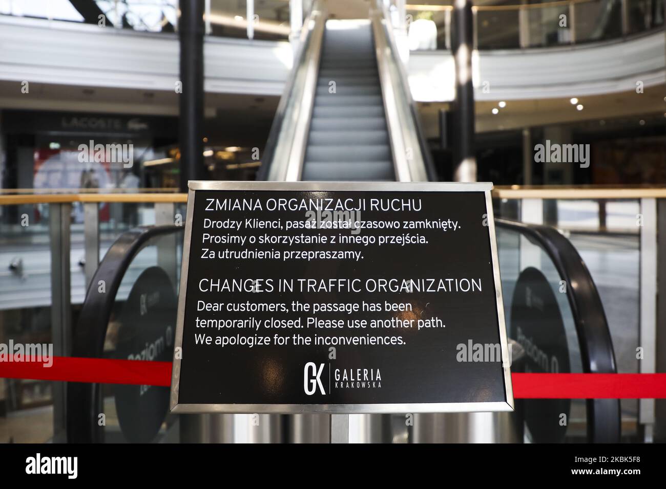 A sign with changes in traffic organization is put at escalator in Galeria Krakowska shopping mall in Krakow, Poland on March 17, 2020. Due to the spread of coronavirus the Polish Prime Minister has introduced a state of emergency, which includes closing schools and universities, controls on the country's borders and restrictions imposed on services such as museums, restaurants, pubs and shopping malls. (Photo by Beata Zawrzel/NurPhoto) Stock Photo