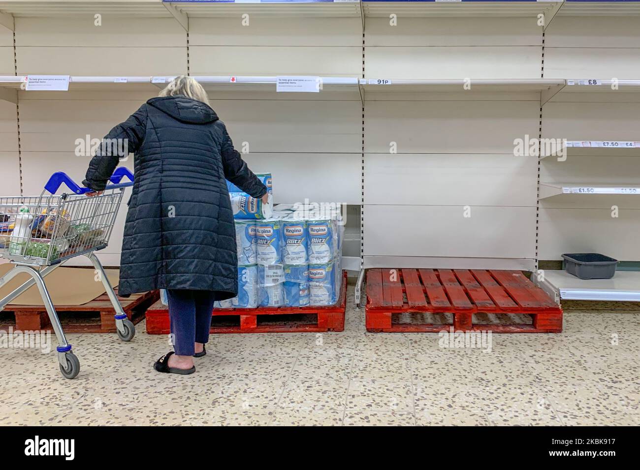 Tesco could face empty shelves over pay dispute, Unite union says, Tesco