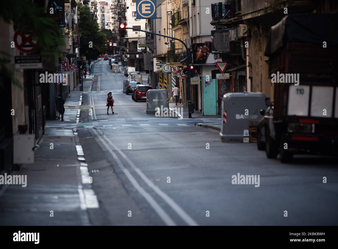 A woman walks across an empty city of Buenos Aires, Argentina, on March 22, 2020 during the quarantine for preventing the diffusion of Coronavirus (Photo by Mario De Fina/NurPhoto) Stock Photo