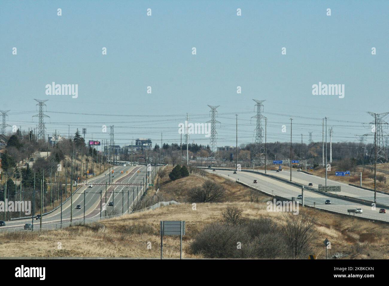 An almost empty stretch of Highway 407 seen in Toronto, Ontario, Canada on March 21, 2020. Canadians have been heeding the advice of authorities to self-isolate, practice social distancing and stay home to slow the spread of novel coronavirus (COVID-19). (Photo by Creative Touch Imaging Ltd./NurPhoto) Stock Photo