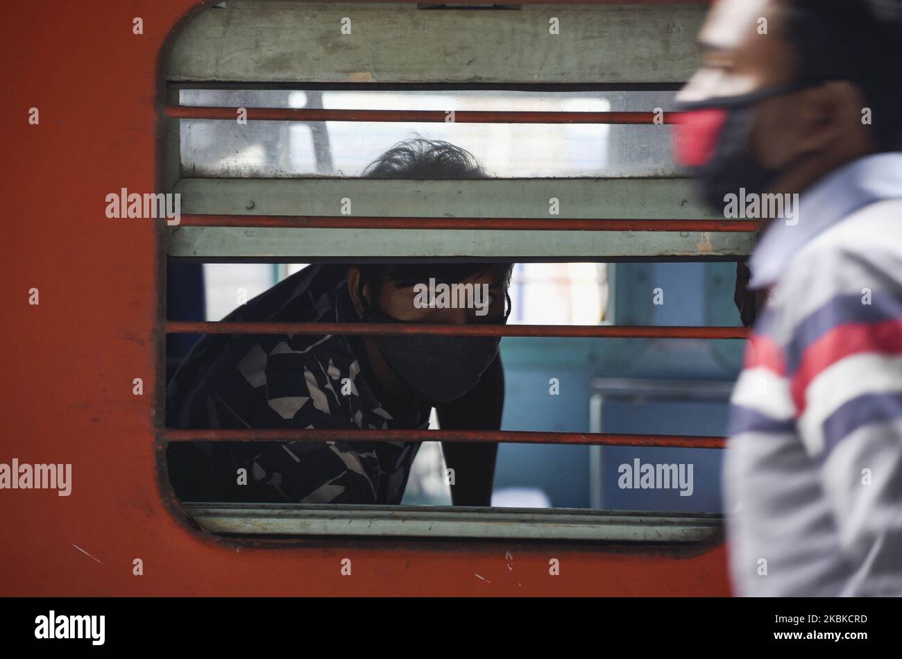 Coronavirus Scare. Guwahati, Assam, India. 22 March 2020. Passengers wearing a protective mask sitting inside a train, at Guwahati railway station avid Corona Virus scare, in Guwahati on Sunday, 22 March 2020. (Photo by David Talukdar/NurPhoto) Stock Photo