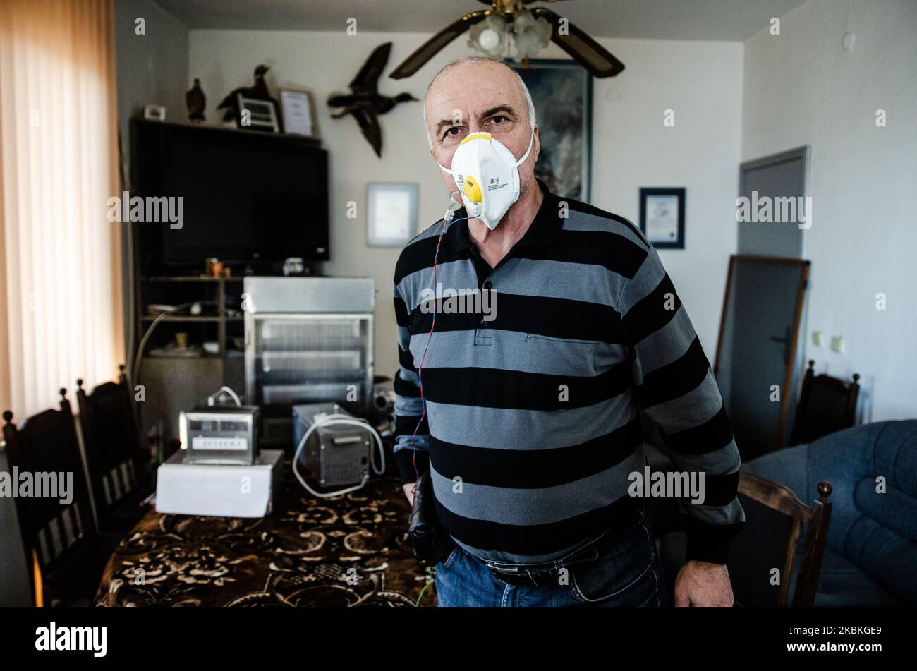 eng. Krasen Dimitrov show the system of the newly invented masks in his