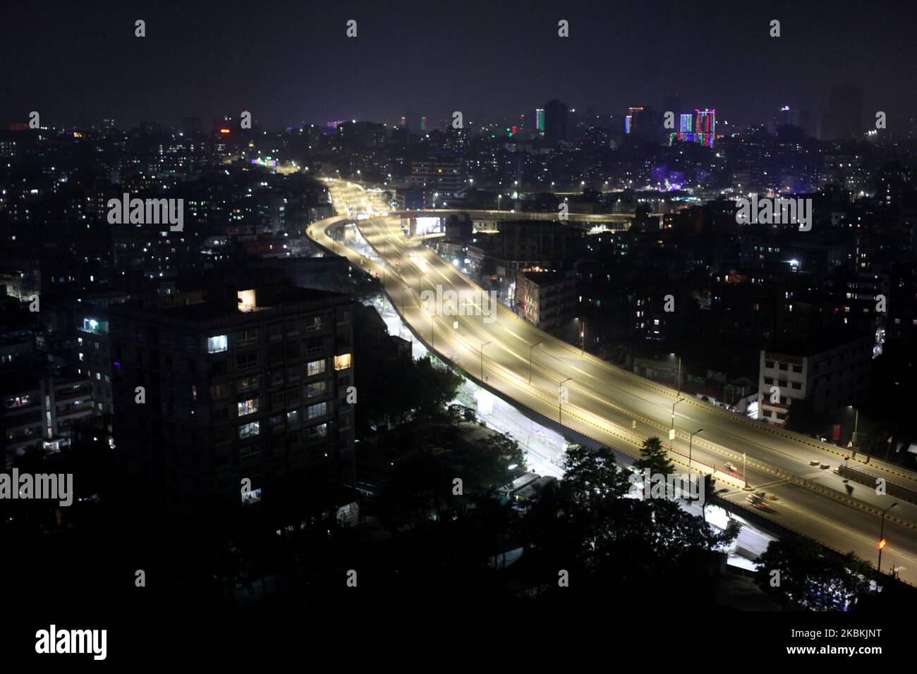 A high angel view of the capital city is seen empty during a Government imposed lockdown amid corona virus epidemic in Dhaka, Bangladesh on Thursday, Mar. 26, 2020. (Photo by Syed Mahamudur Rahman/NurPhoto) Stock Photo