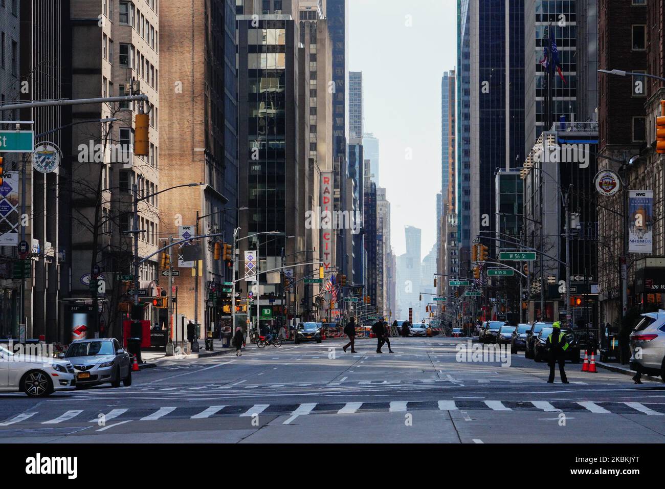New york city scene amid covid 19 hi-res stock photography and images ...