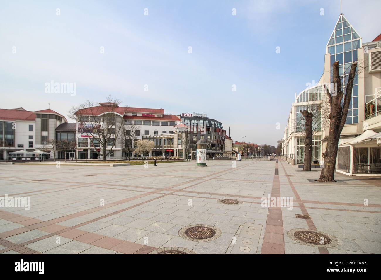 Completely empty Plac Zdrojowy, normally full of people, in front of Grand Hotel is seen in Sopot, Poland on 27 March 2020 Polish government due the Covid-19 danger, forced ban on gatherings of more than 2 people and a ban on leaving home without apparent reason, as for instance going to job, to the pharmacy or for a dog walking. (Photo by Michal Fludra/NurPhoto) Stock Photo