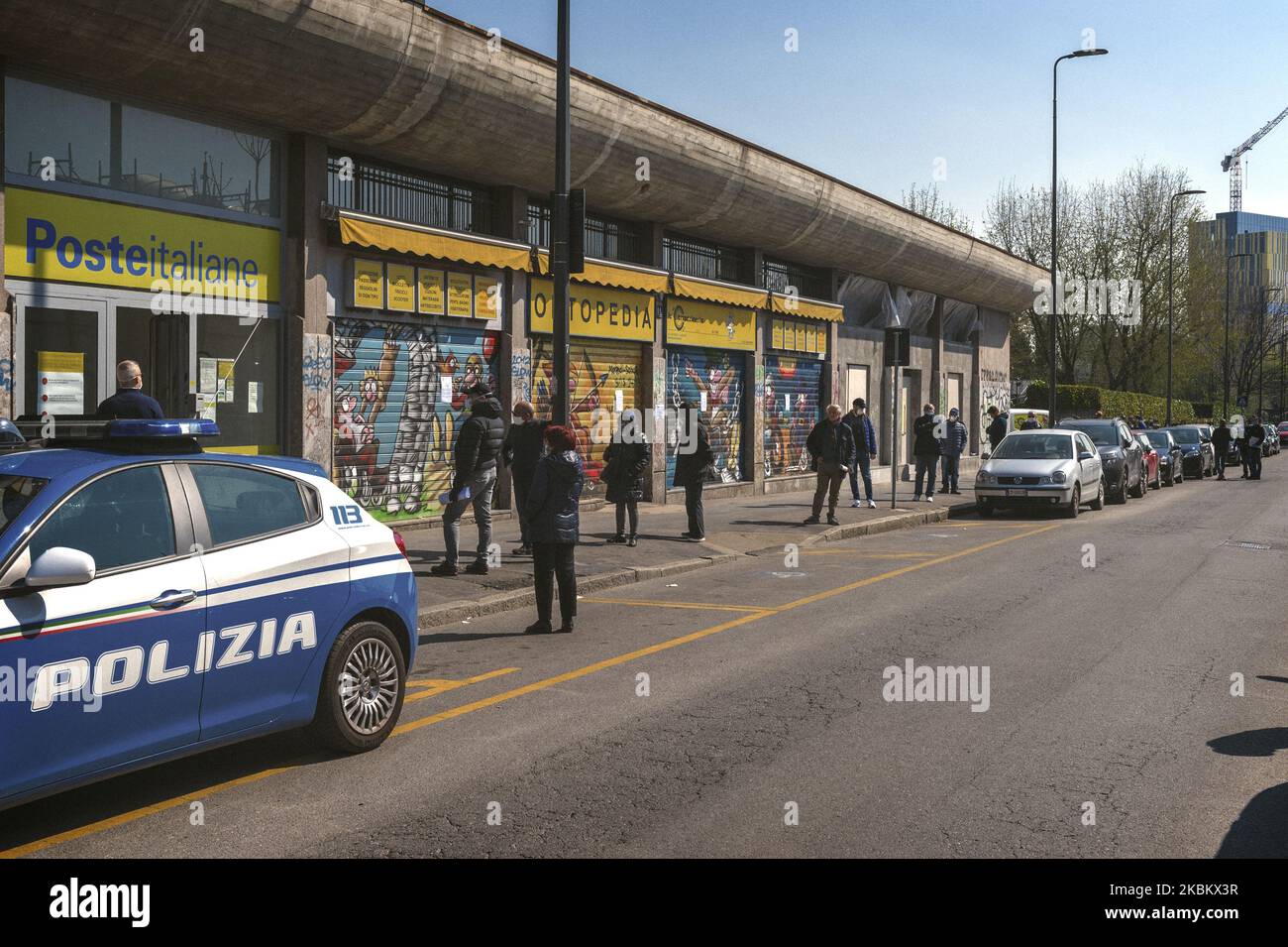 The queue outside the post office to collect the pension. The police intervention served to avoid gatherings and to manage user anger. Milan, April 2, 2020 (Photo by Fabrizio Di Nucci/NurPhoto) Stock Photo